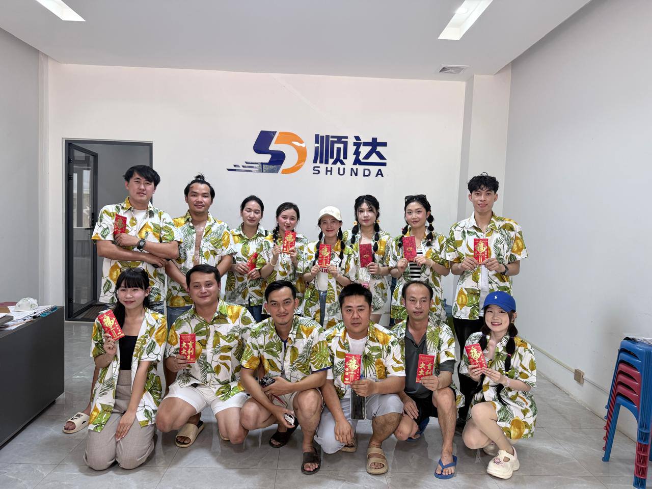 团队处理护照和文件